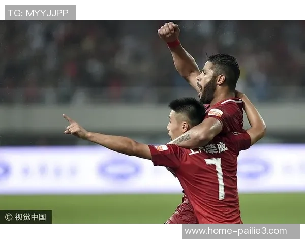 上港与重庆激战正酣比分悬念迭起引发球迷热议