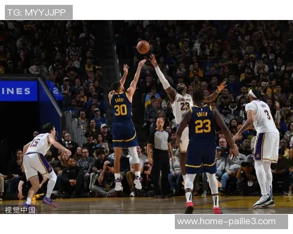 库里三分绝杀骑士再现经典瞬间NBA历史对决的传奇时刻回顾